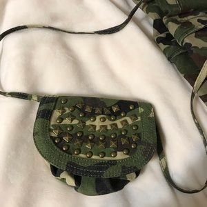fatigue cross body purse